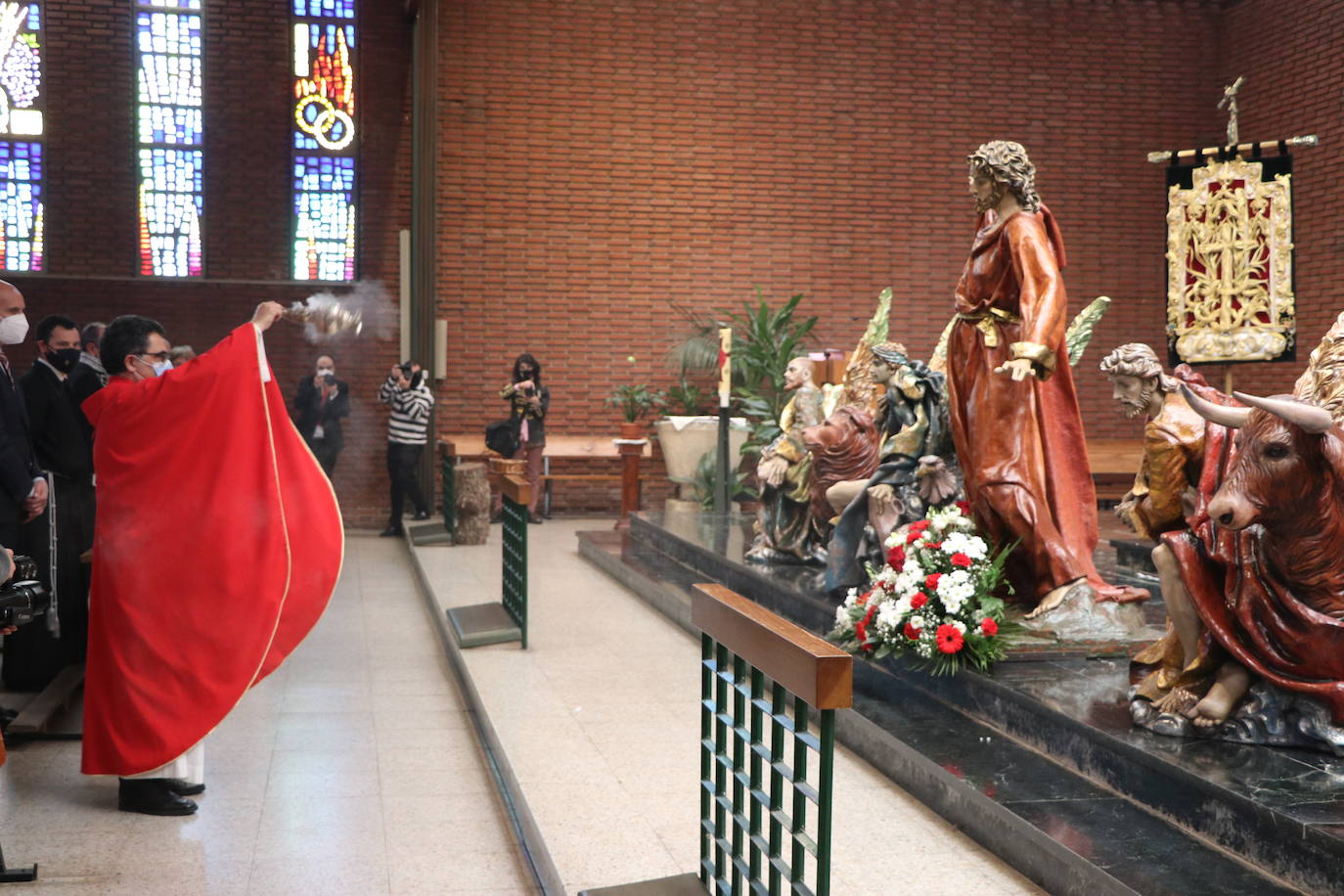 La cofradía organiza un acto en la parroquia para rememorar su Domingo de Ramos.