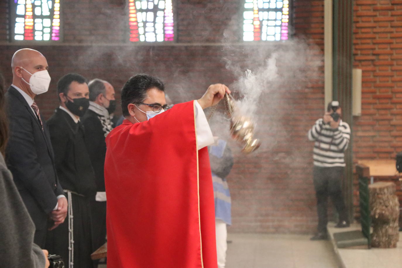 La cofradía organiza un acto en la parroquia para rememorar su Domingo de Ramos.