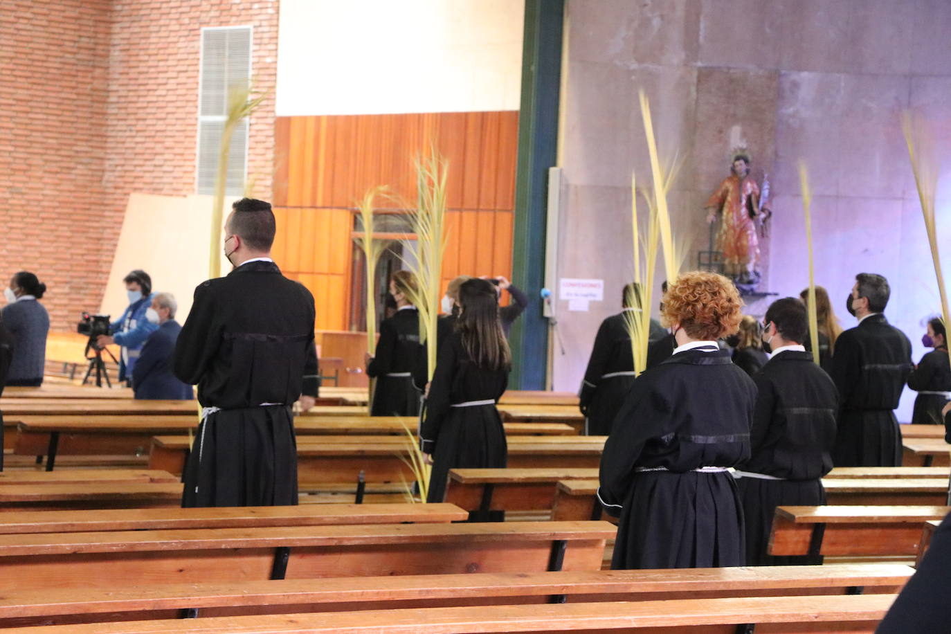 La cofradía organiza un acto en la parroquia para rememorar su Domingo de Ramos.