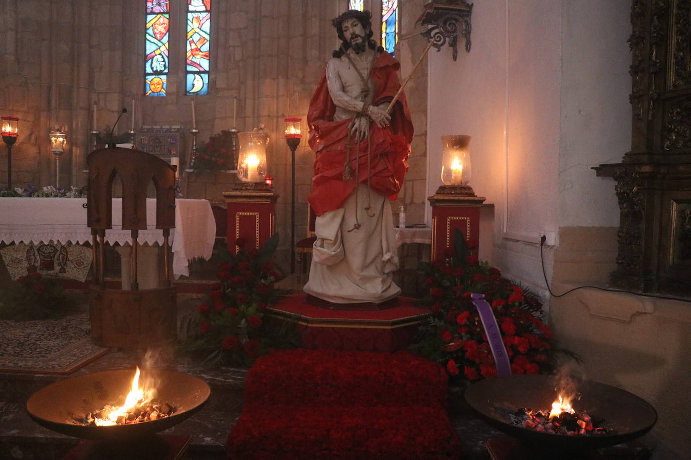 Sobrecogedora exposición de la cofradía en su sede canónica.
