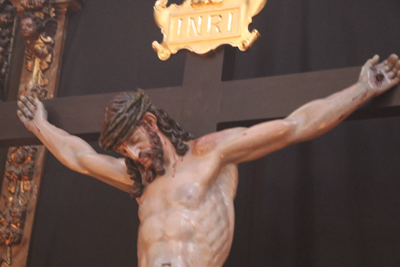 Sobrecogedora exposición de la cofradía en su sede canónica.