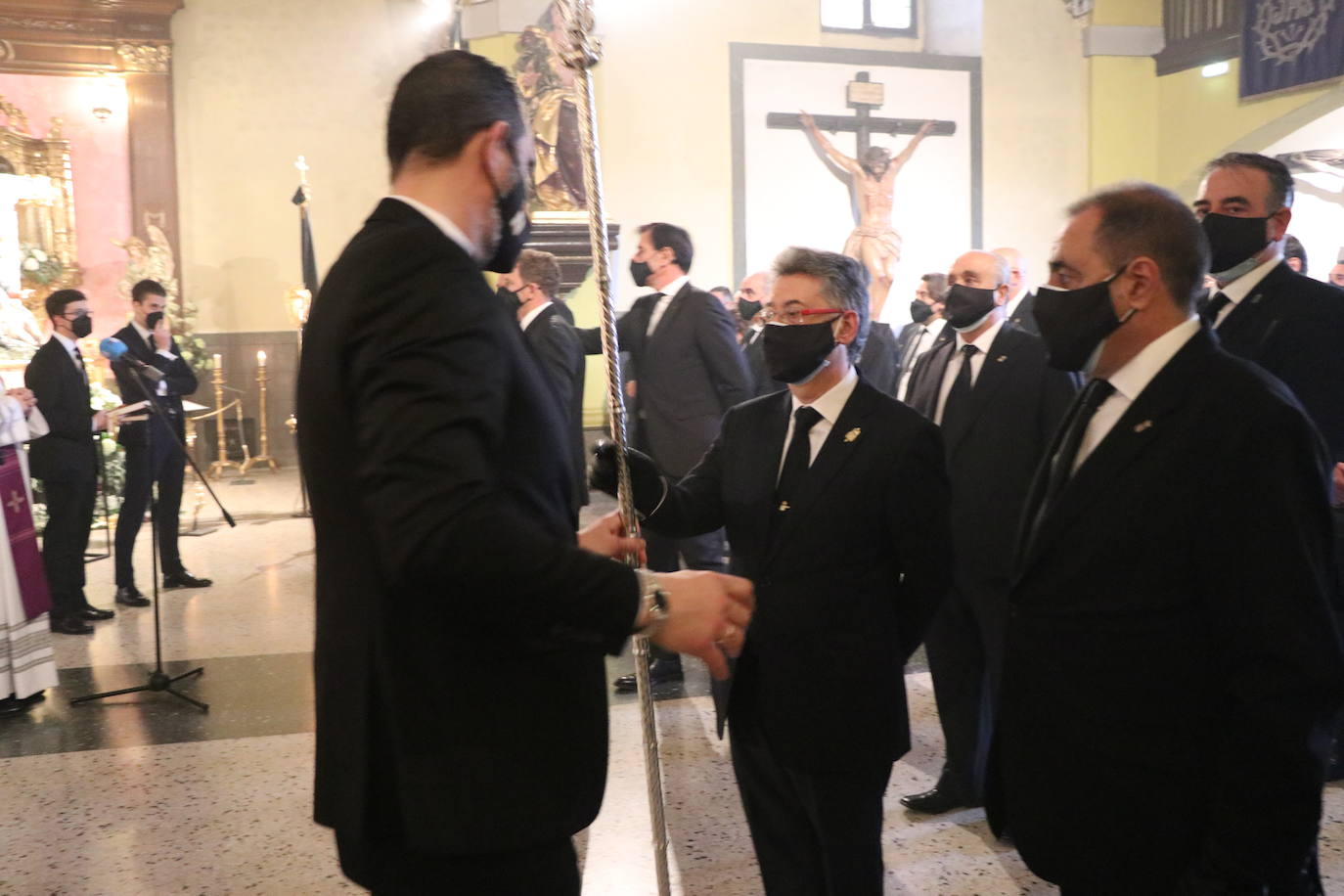 La capilla celebra de la mano de las tres centenarias de León un recuerdo a la procesión que debía salir a las calles este Lunes Santo.