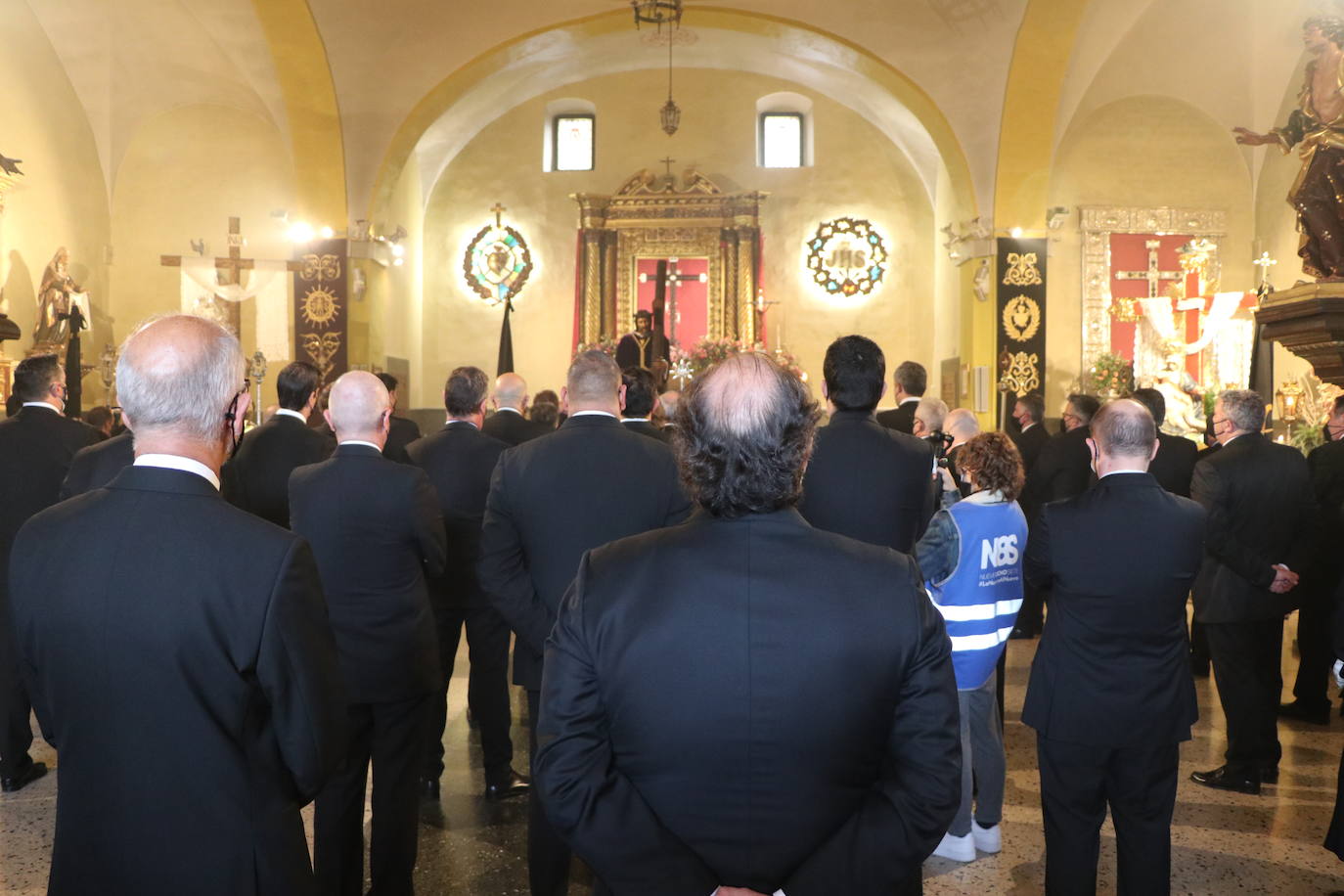 La capilla celebra de la mano de las tres centenarias de León un recuerdo a la procesión que debía salir a las calles este Lunes Santo.