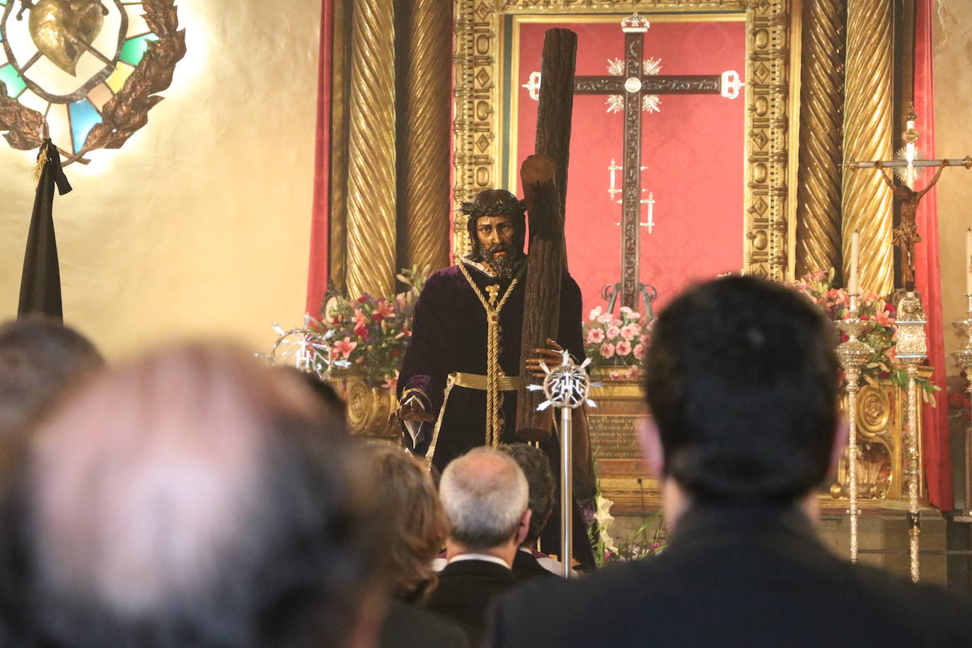 La capilla celebra de la mano de las tres centenarias de León un recuerdo a la procesión que debía salir a las calles este Lunes Santo.