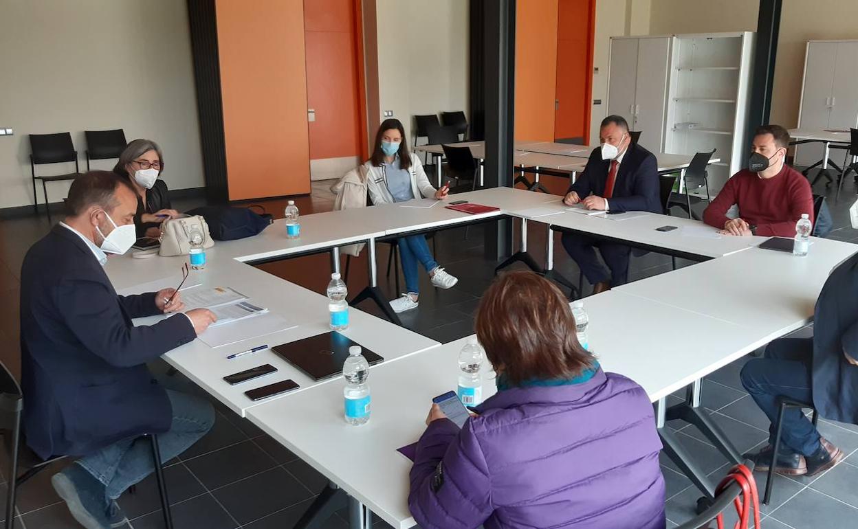 Reunión entre el Imserso y la Diputación de León que ha tenido lugar este lunes en la Ciudad del Mayor.