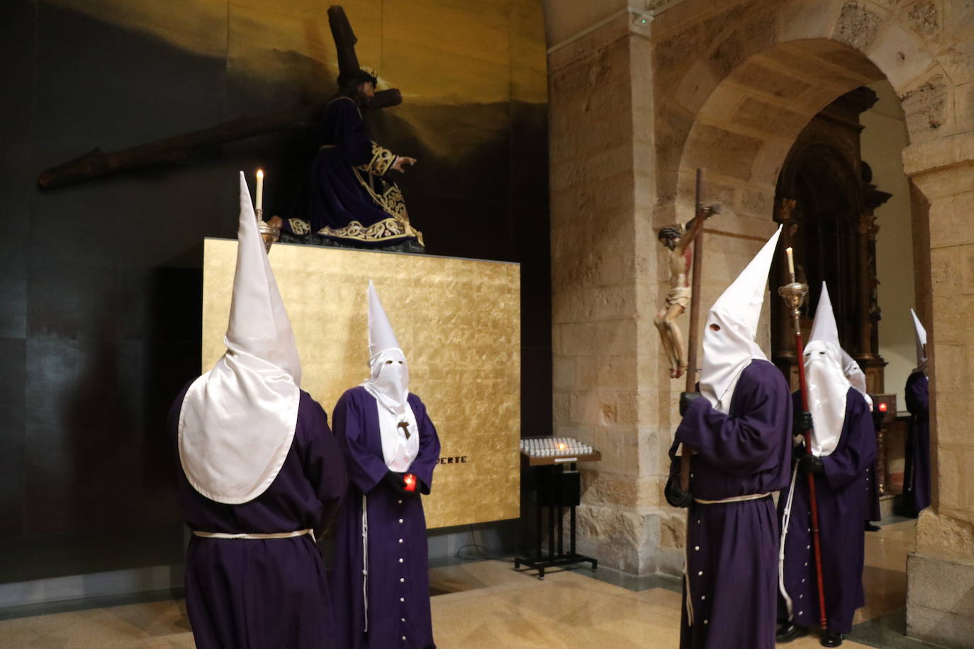 La iglesia acoge uno de los actos más tradicionales de la Semana Santa de León.