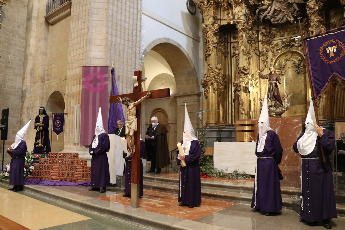 La iglesia acoge uno de los actos más tradicionales de la Semana Santa de León.