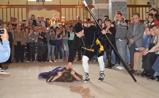 Tres caídas por las que Almanza «no defrauda» en una Semana Santa que quiere crecer