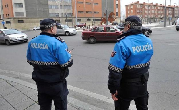 La Policía Local suspende descansos, pone operativos a todos sus agentes y refuerza con diez patrullas la vigilancia en Semana Santa