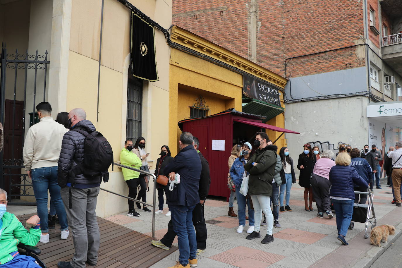 La capilla acoge una pequeña exposición con las tallas que deberían procesionar este Martes Santo.