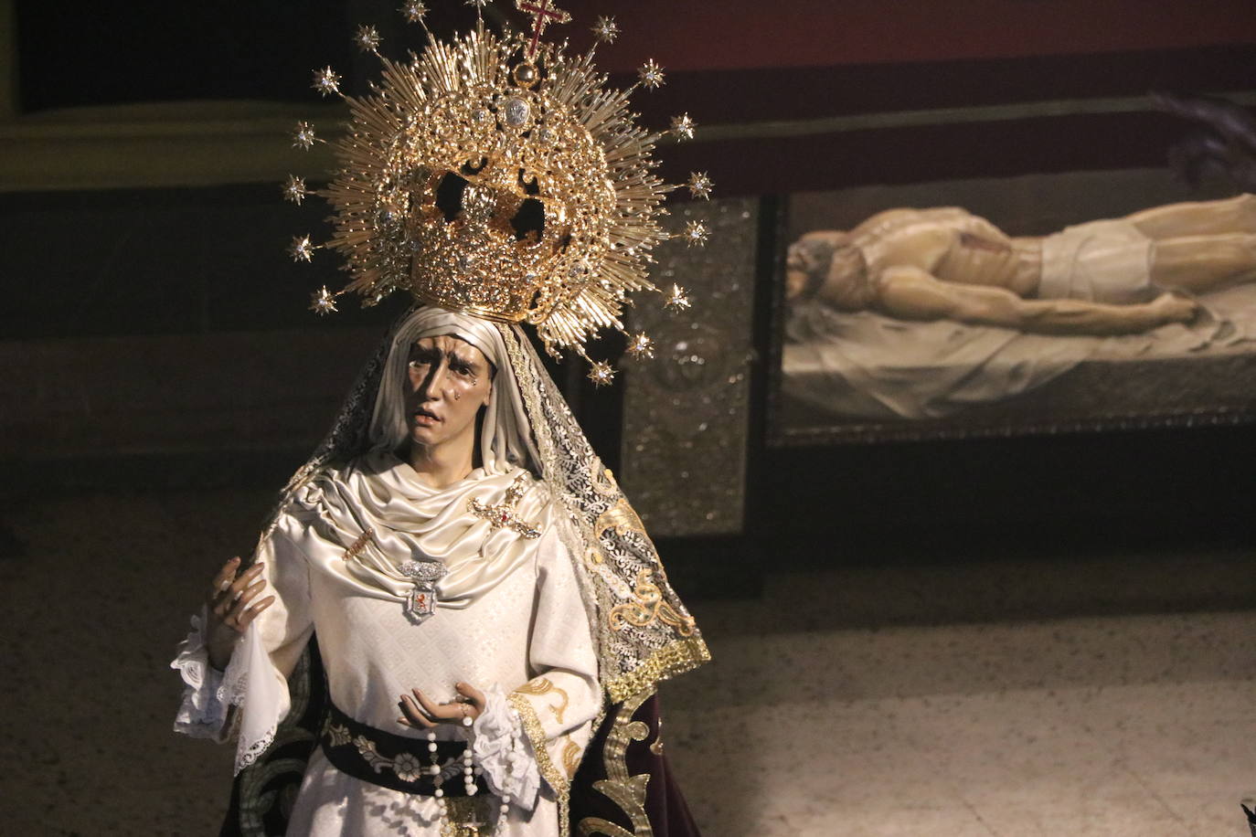 La capilla acoge una pequeña exposición con las tallas que deberían procesionar este Martes Santo.