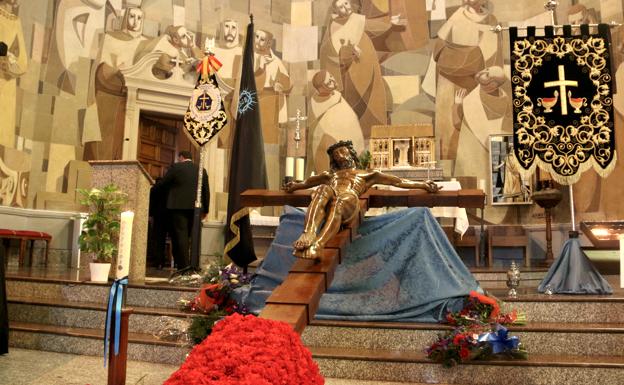 San Claudio vive un sermón contenido sin alzar al Cristo al cielo