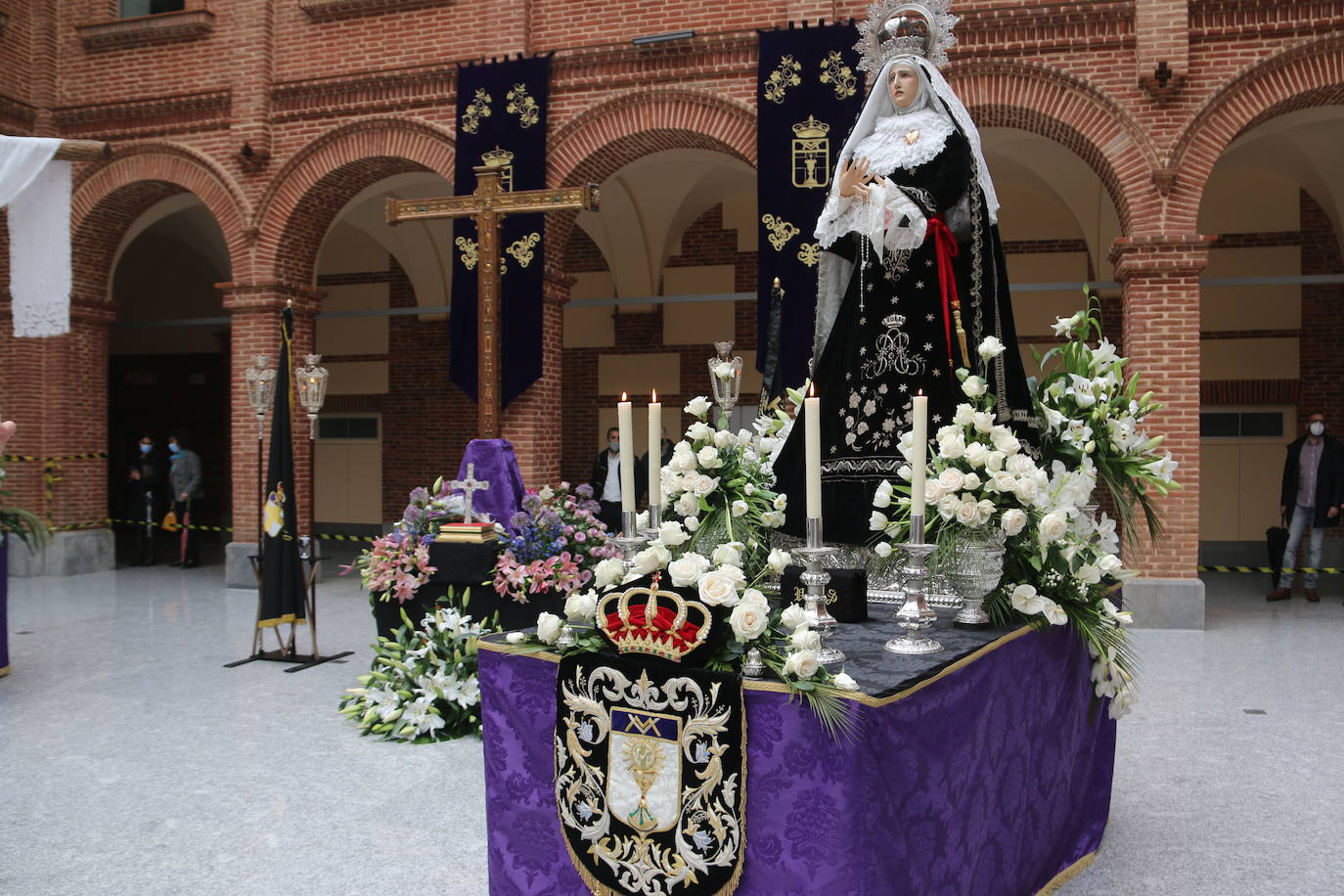 Fotos: Un Santo Entierro diferente pero emotivo