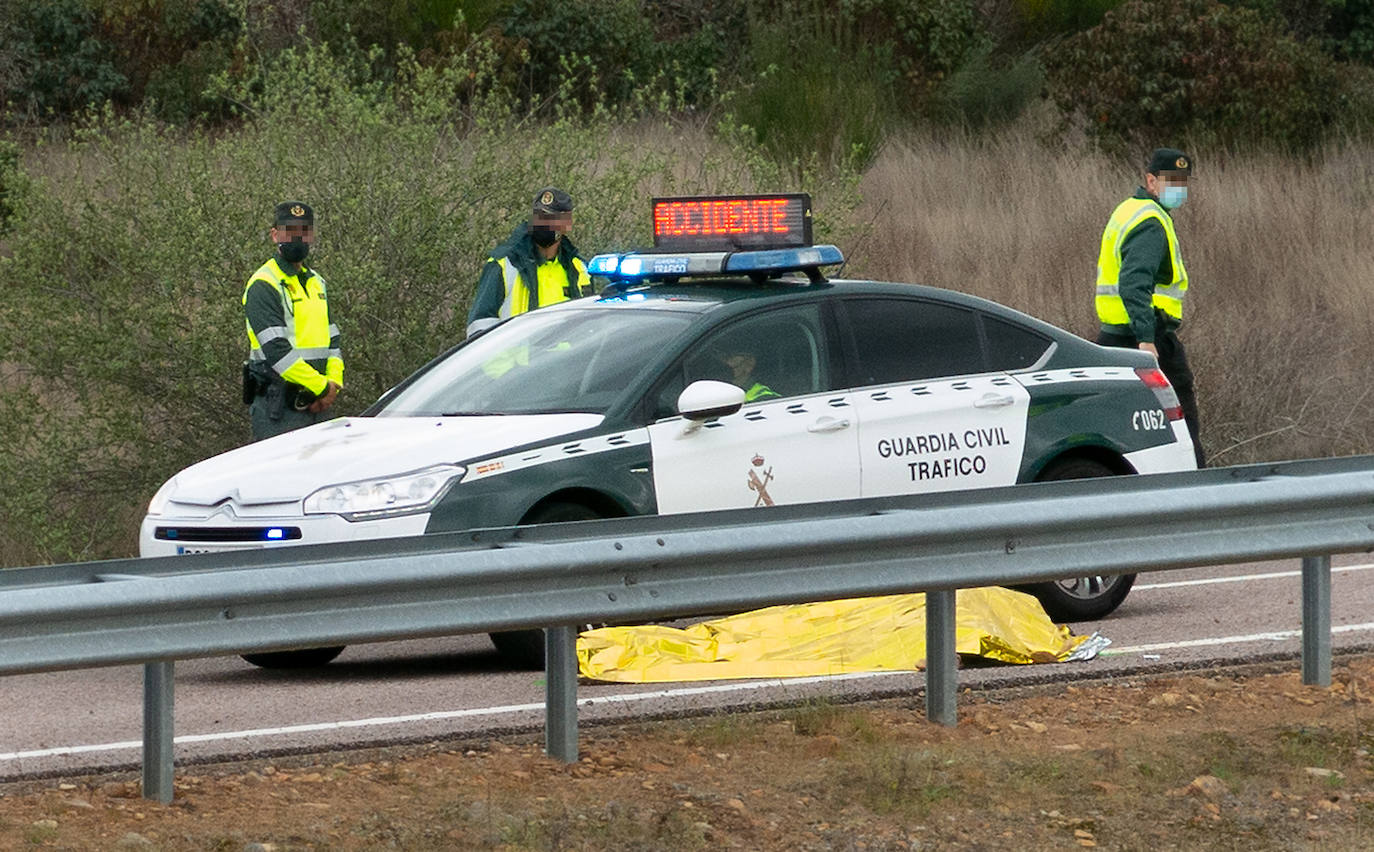 Fotos: Fallece un motorista de la Guardia Civil en Salamanca