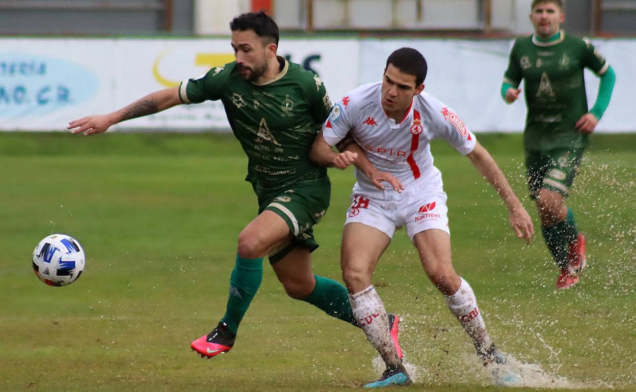 Un lance del partido entre Atlético Astorga y Júpiter.