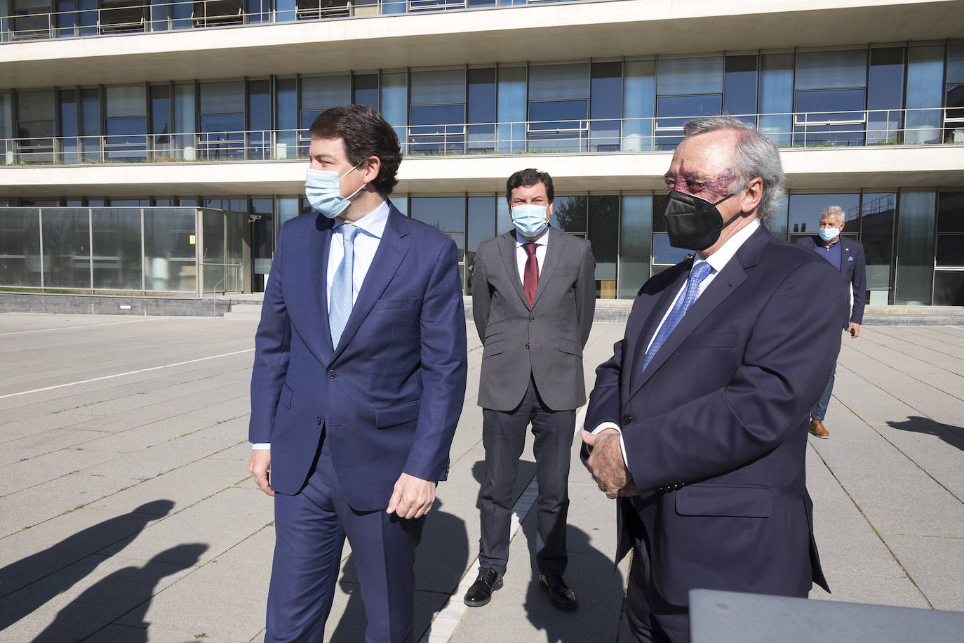 Fotos: El presidente de la Junta de Castilla y León, Alfonso Fernández Mañueco, pesenta una iniciativa en materia de investigación