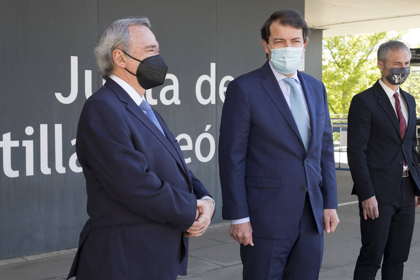 Fotos: El presidente de la Junta de Castilla y León, Alfonso Fernández Mañueco, pesenta una iniciativa en materia de investigación