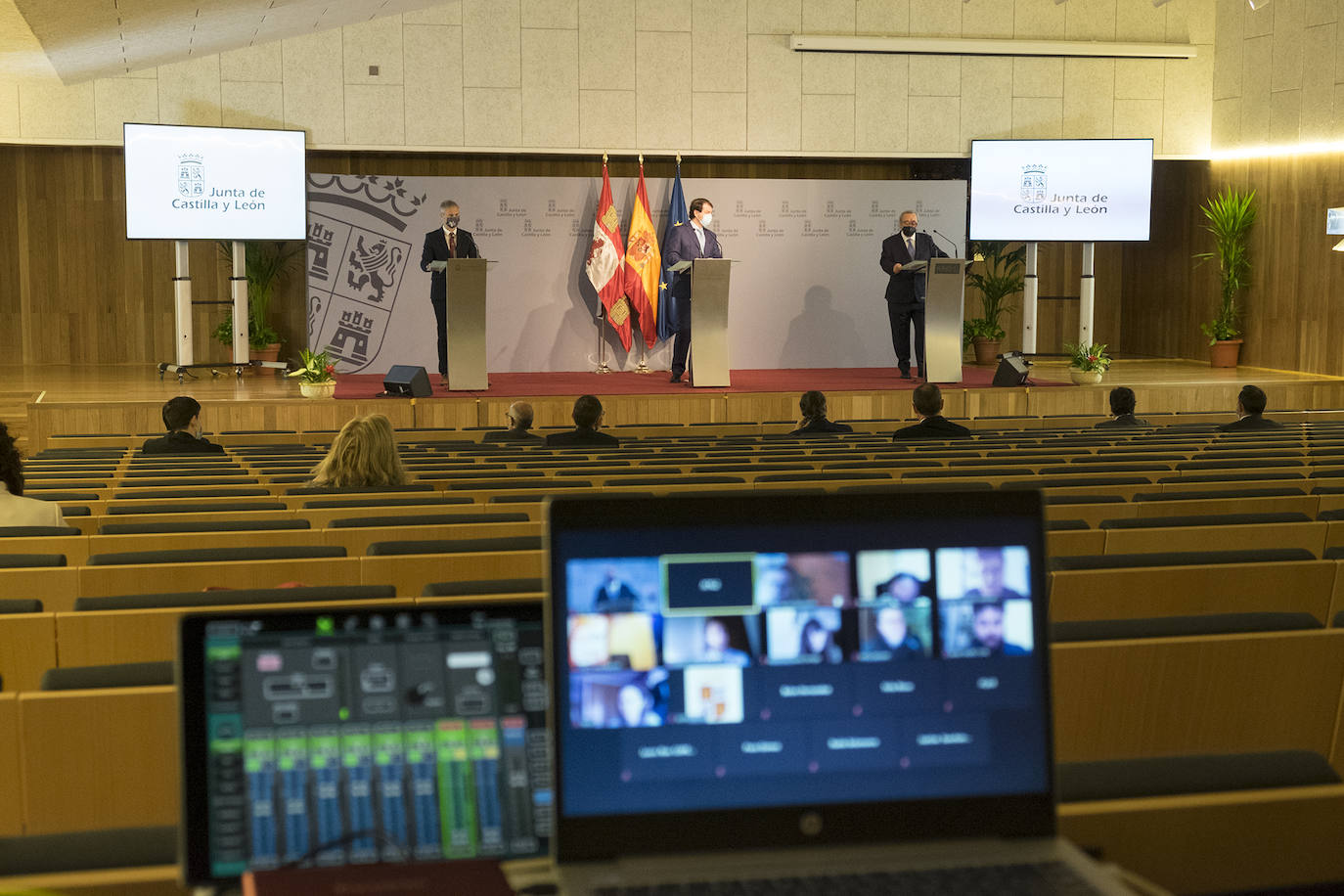 Fotos: El presidente de la Junta de Castilla y León, Alfonso Fernández Mañueco, pesenta una iniciativa en materia de investigación