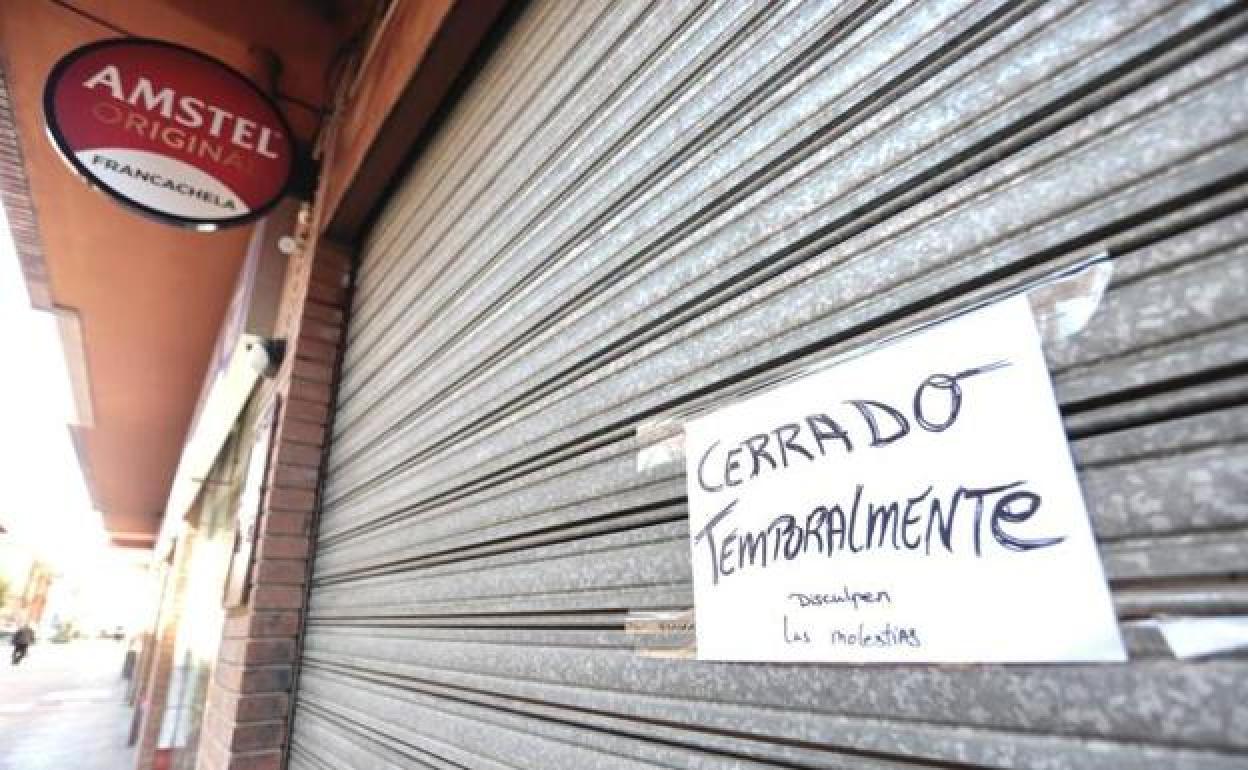 Un bar cerrado por la pandemia.