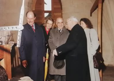 Imagen secundaria 1 - Imágenes de archivo del proceso de rehabilitación del reloj de la Catedral.