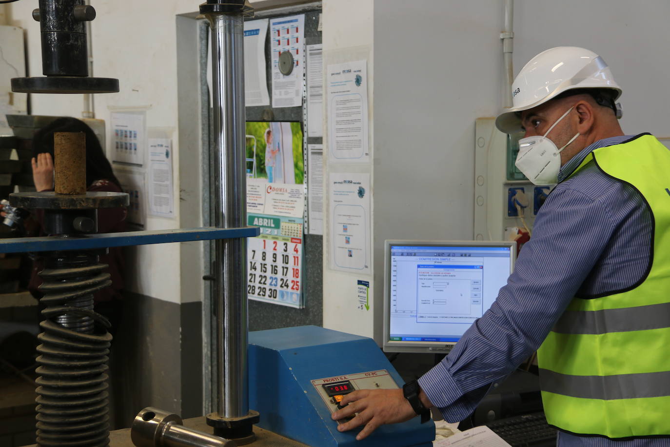 El consejero de Economía visita las instalaciones de Incosa. En las imágenes el consejero de Economía y Hacienda, Carlos Fernández Carriedo junto a Gerardo Gutiérrez, presidente de Incosa. 