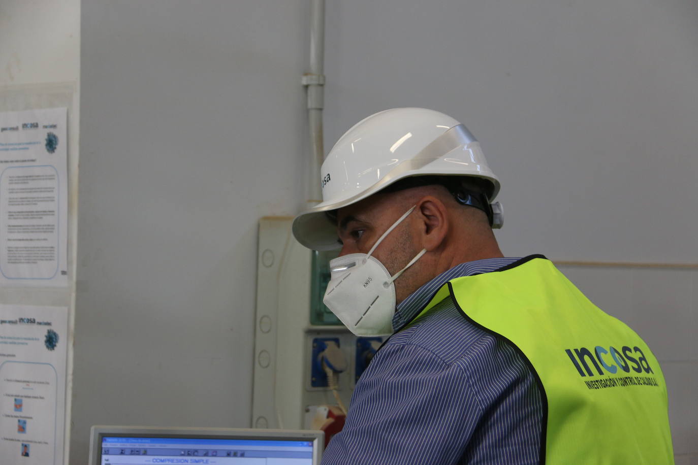 El consejero de Economía visita las instalaciones de Incosa. En las imágenes el consejero de Economía y Hacienda, Carlos Fernández Carriedo junto a Gerardo Gutiérrez, presidente de Incosa. 