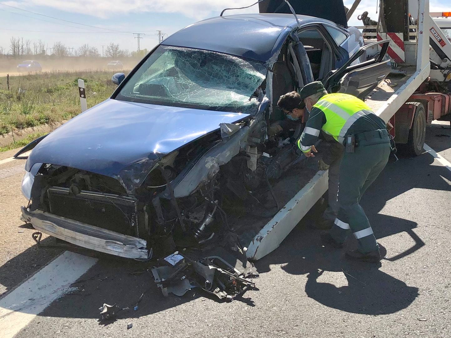 El accidente ha tenido lugar en torno a las 14:48 horas en la carretera de Villadangos y ha resultado herido el conductor de un turismo