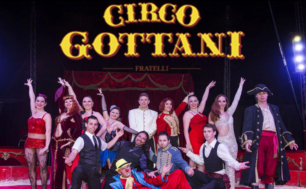 Elenco de artistas del circo Gottani.