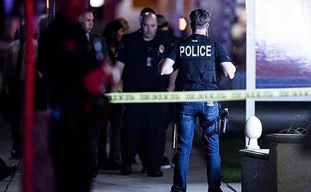 Vigilancia policial tras el tiroteo masivo ocurrido en Orange, California, el pasado 31 de marzo.
