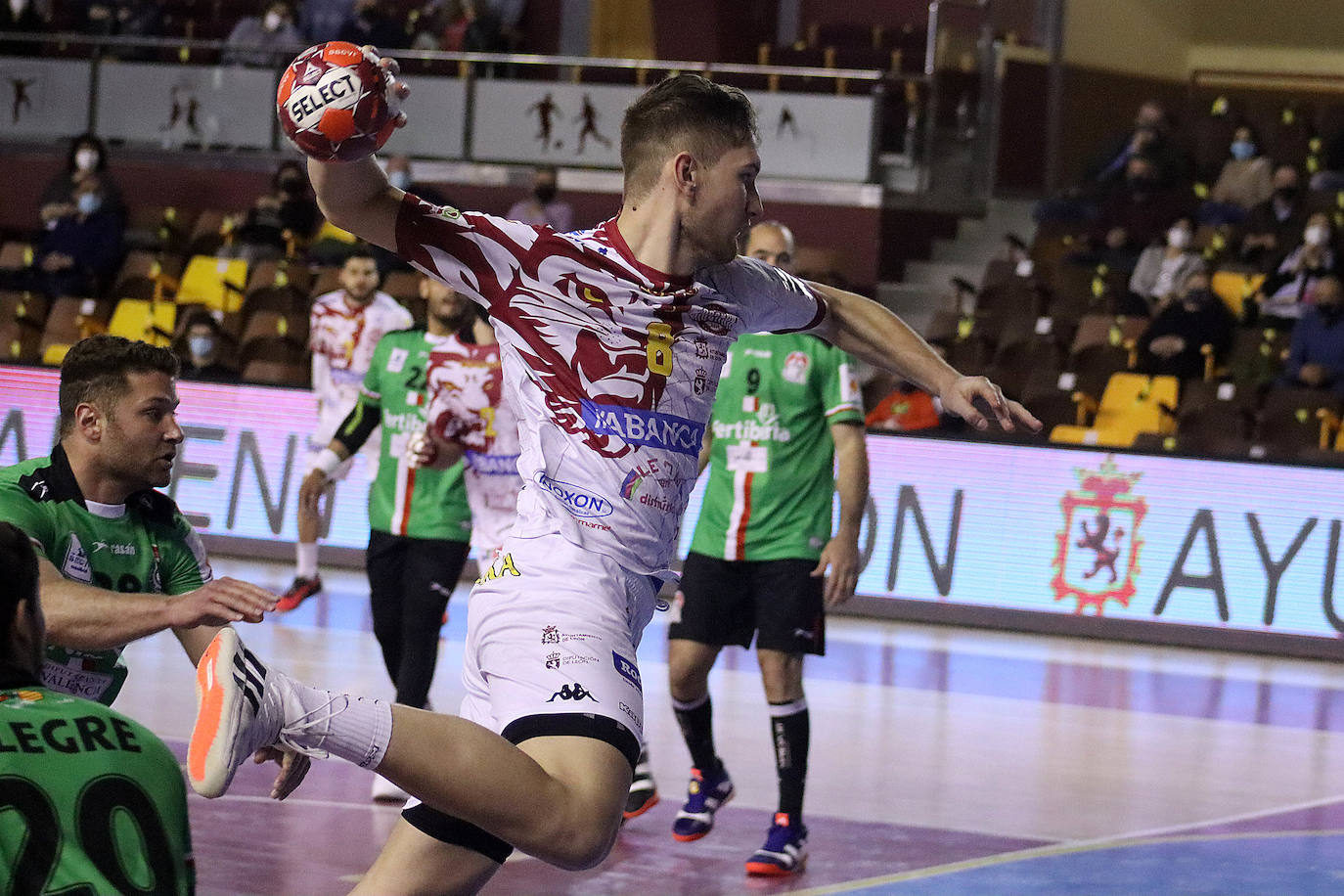 Los leoneses se impusieron al Puerto Sagunto en la Liga Sacyr Asobal.