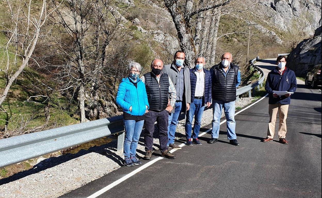 Imagen de la recepción de las obras de la carretera.