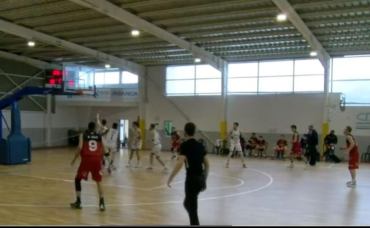 Un instante del partido disputado por Basket León.