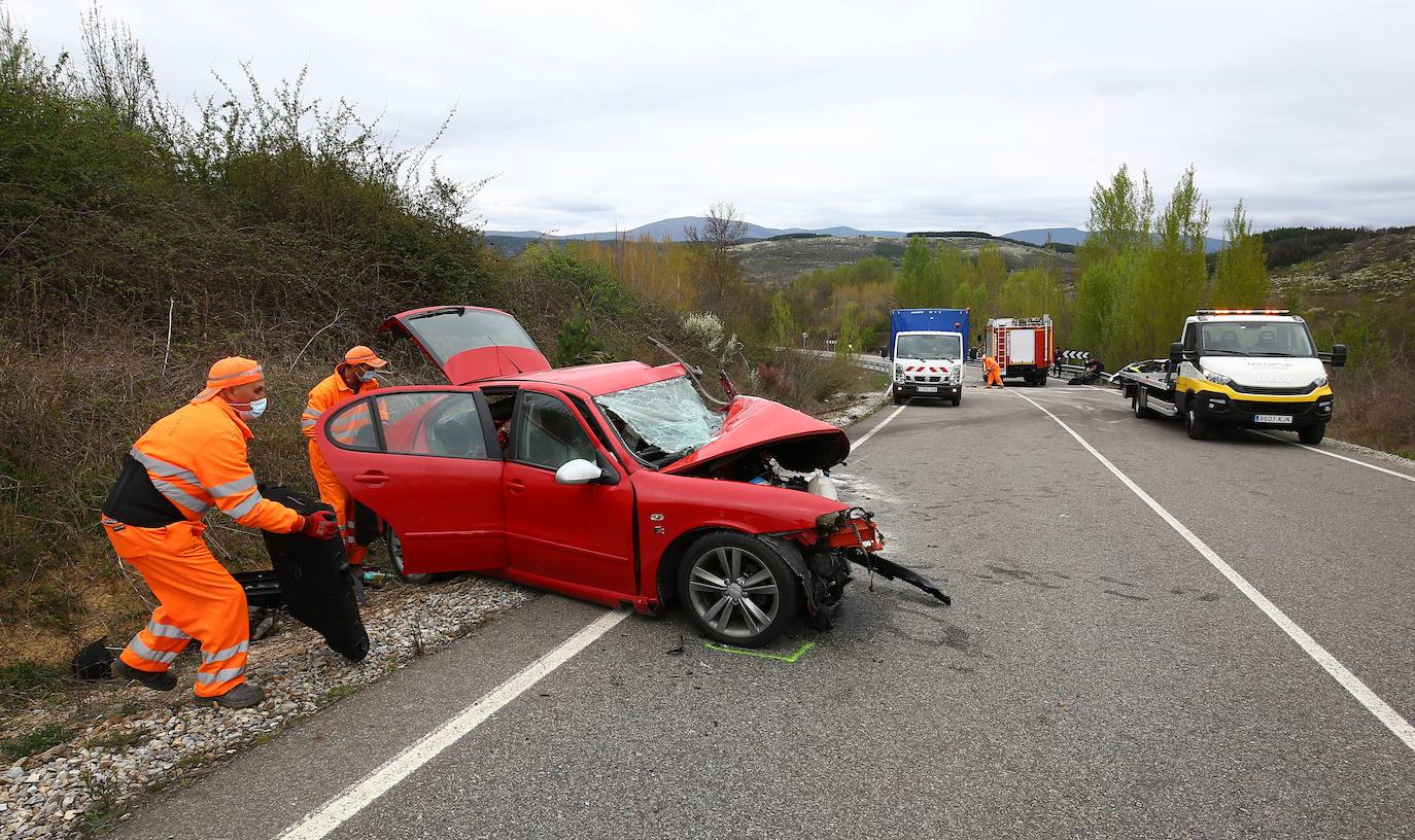 Un fallecido y dos heridos graves en un choque frontal entre dos turismos en Rodanillo