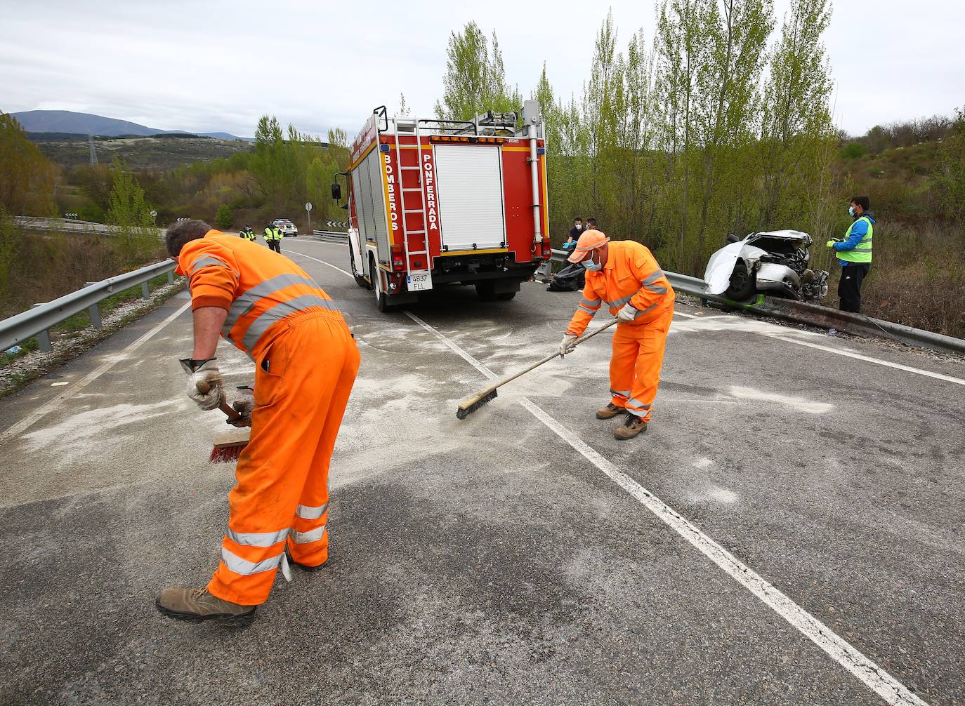 Un fallecido y dos heridos graves en un choque frontal entre dos turismos en Rodanillo