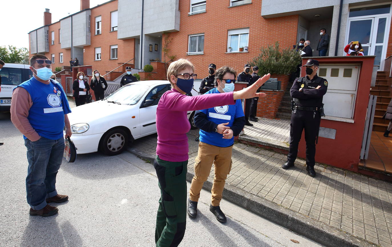 Desahucio en una vivienda del barrio ponferradino de Compostilla (León).