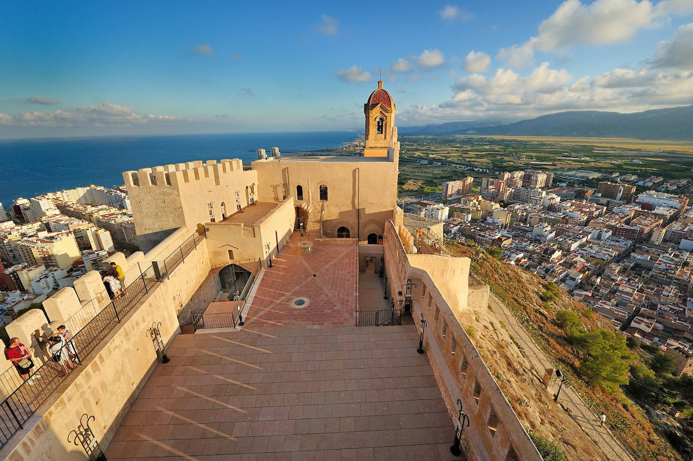 Subida al castillo de Cullera (Valencia)