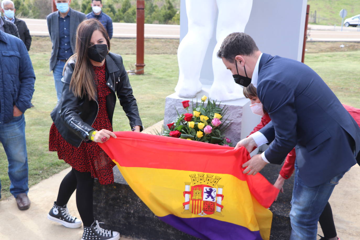 Fotos: Entre flores y poemas, a la II República