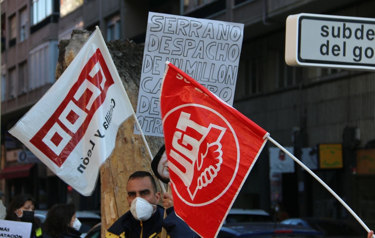 Decenas de carteros se movilizan contra las nuevas políticas de la dirección de la empresa pública postal