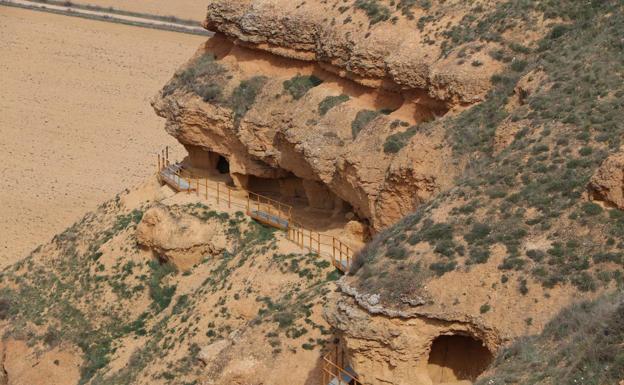 Las Cuevas Menudas de Villasabariego ya cuentan con una pasarela para ser visitables dentro de las obras de acondicionamiento.