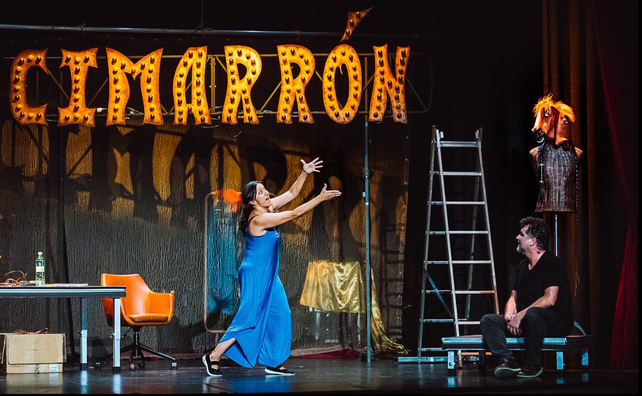 Perigallo Teatro lleva al Bergidum su comedia sobre el mundo escénico 'Cabezas de cartel'