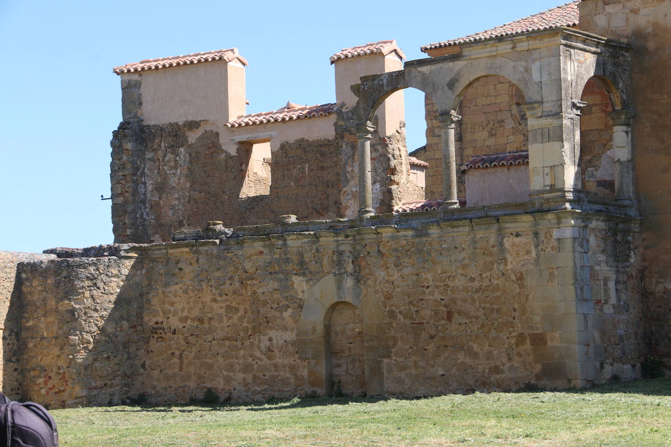 Vissita a las obras realizadas en la Panera del Monasterio de Sandoval. 