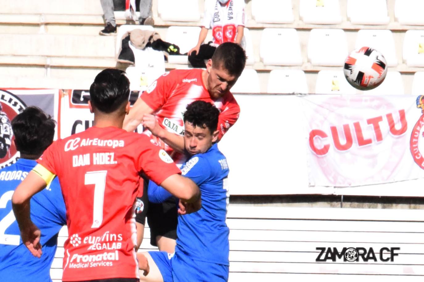 La Cultural complica su ruta al Play-Off. 