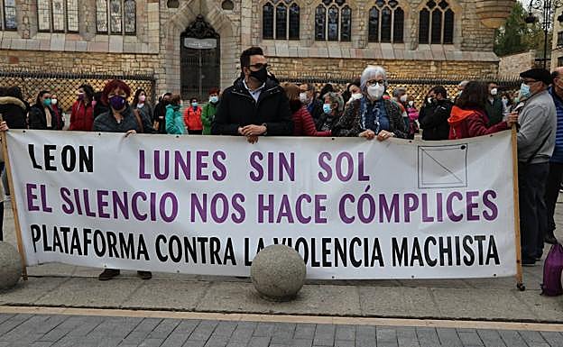 Galería. Concentración frente a Botines de 'Los Lunes sin Sol'.