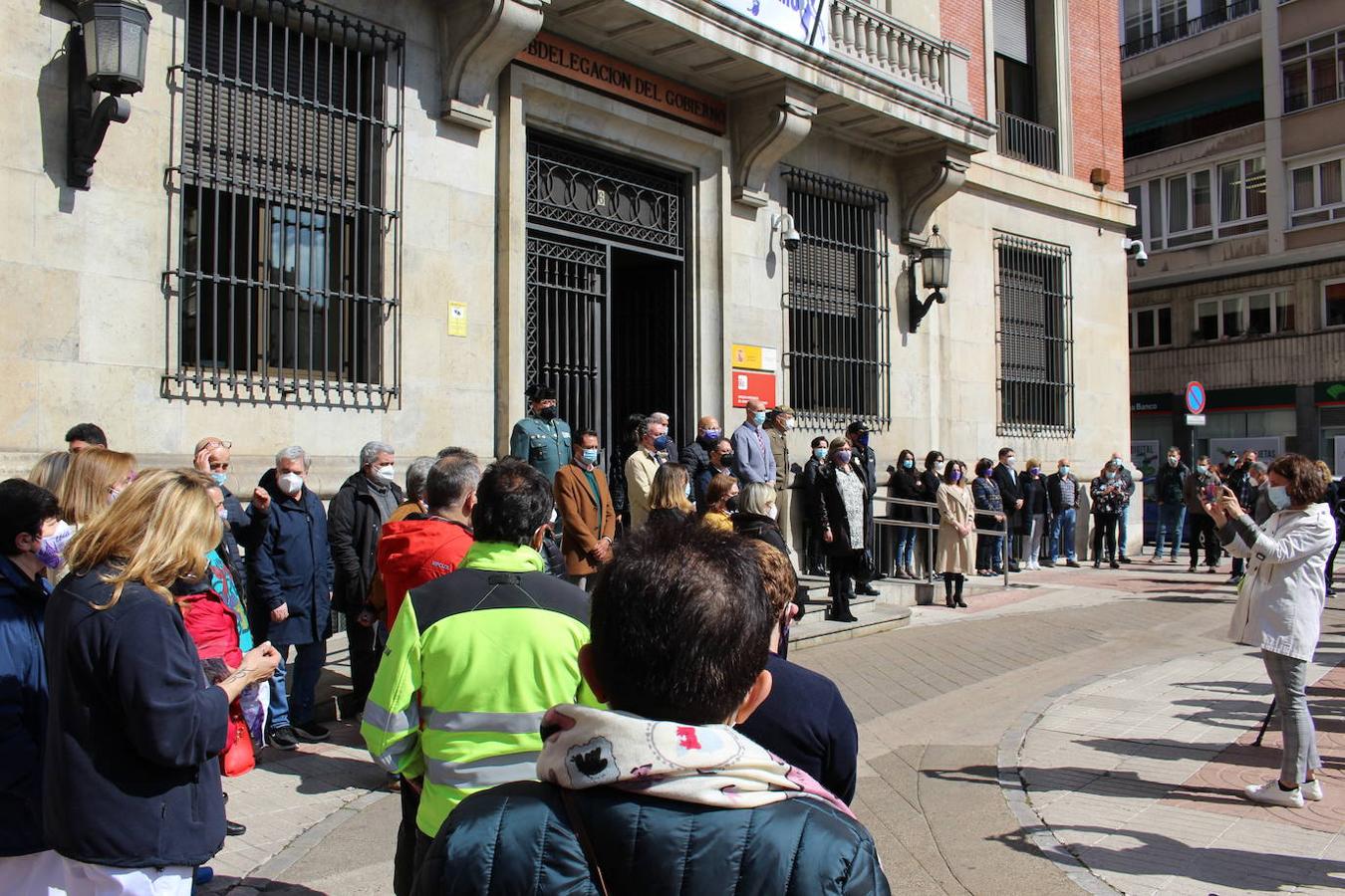 Cerca de cincuenta personas rinden homenaje y recuerdo a Paula, víctima de un asesinato machista.