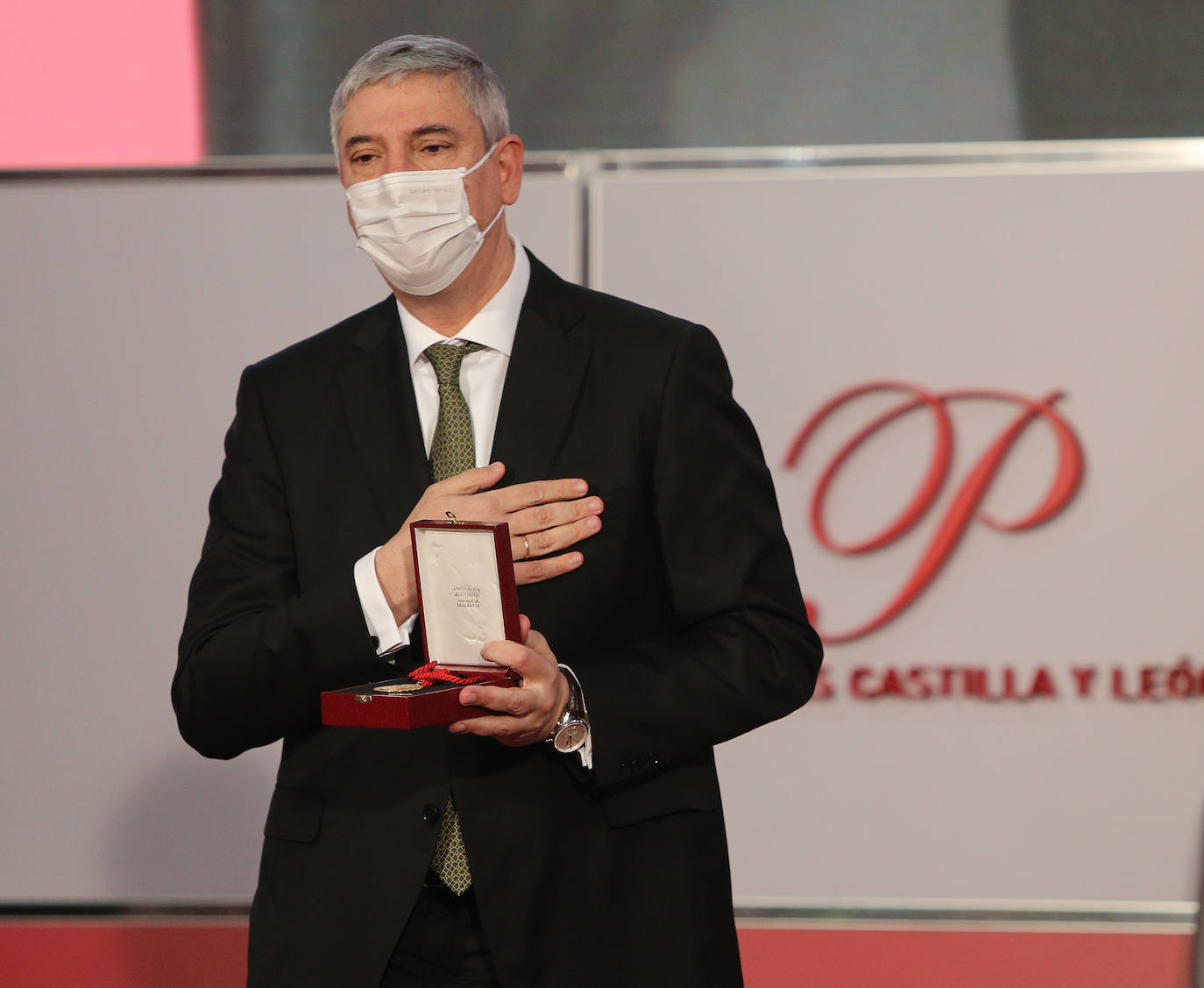 El presidente de la Junta de Castilla y León, Alfonso Fernández Mañueco, entrega los Premios Castilla y León 2020. 