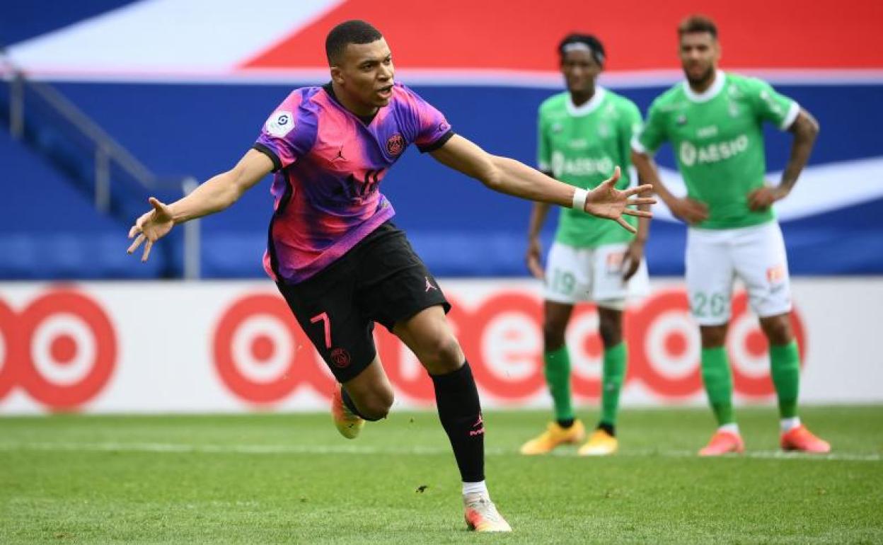 Kylian Mbappé, durante un partido con el PSG.