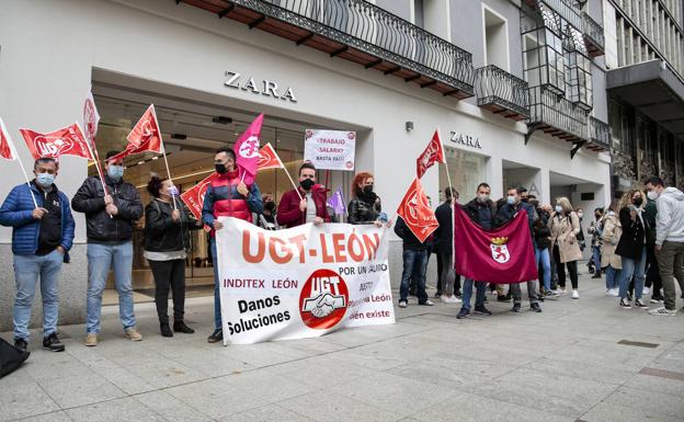 Concentración frente al Zara de Ordoño II.