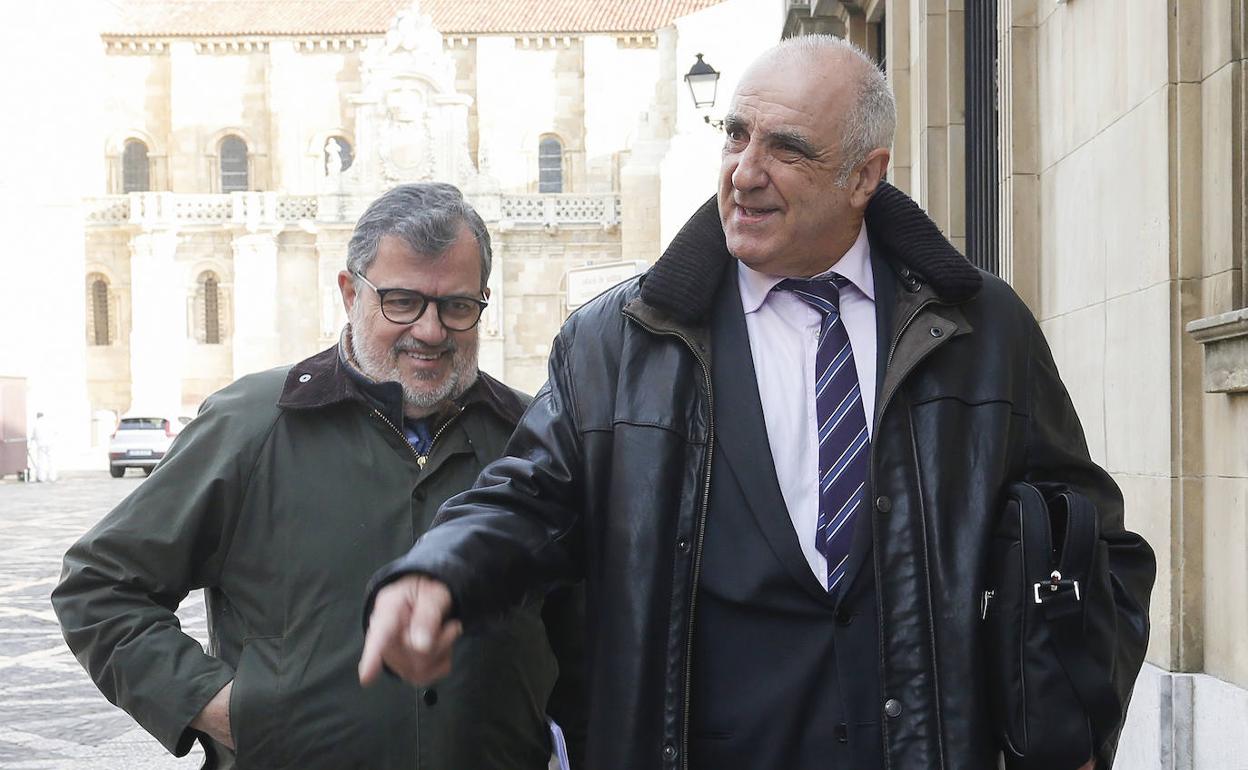 El empresario minero Victorino Alonso llegando al juicio por el caso Feixolín.