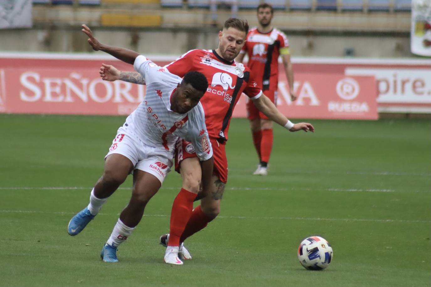 Leoneses y charros se enfrentaron en el Reino de León en una nueva jornada de Segunda División B.