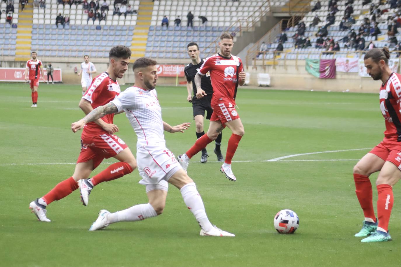 Leoneses y charros se enfrentaron en el Reino de León en una nueva jornada de Segunda División B.